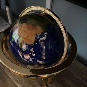 Global map in the circle is very beautiful